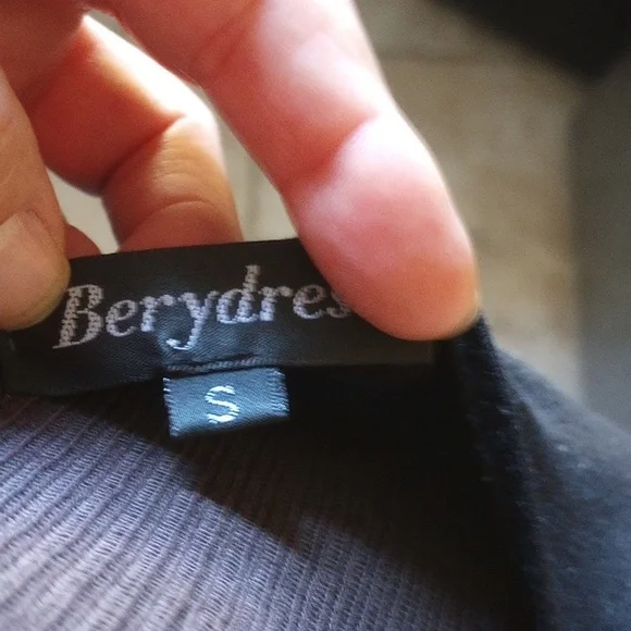 basic Elegant Black Wrap Dress - Picture 5 of 5